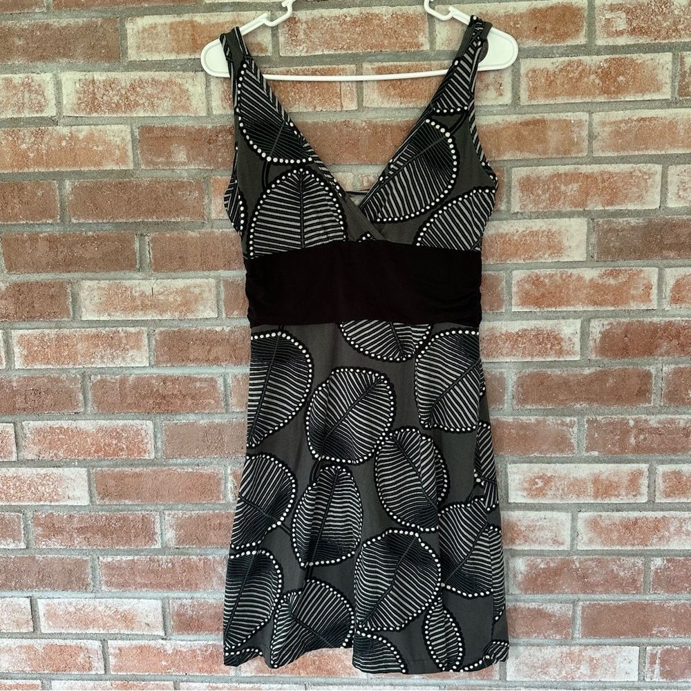 Patagonia Margot Tank Sun Dress Women’s Medium Black Leaf Print A Line